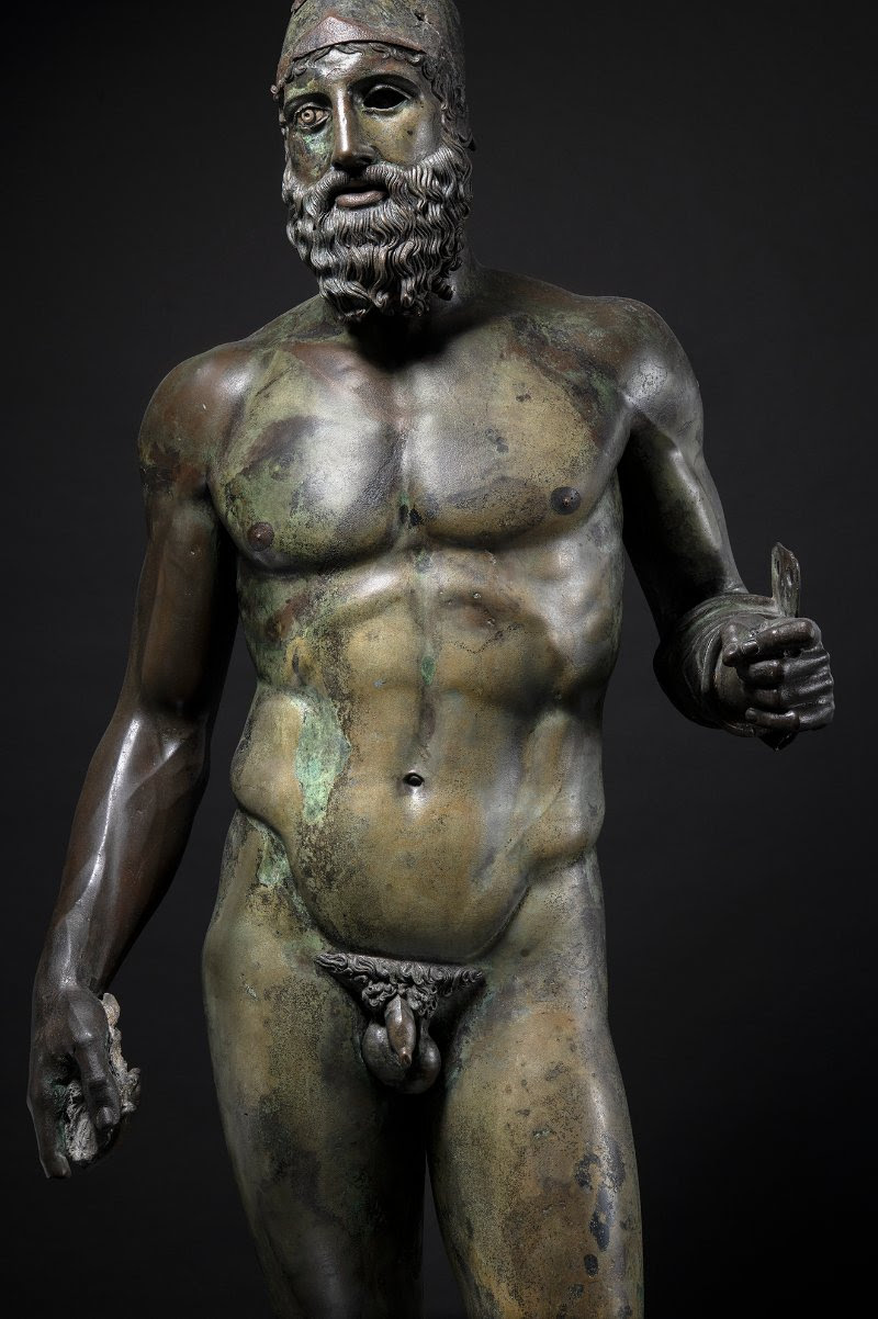 MOSTRE / Al Museo Archeologico Nazionale di Reggio Calabria “I Bronzi di Riace”, un percorso di immagini con le straordinarie fotografie di Luigi Spina