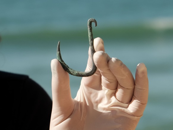 ARCHAEOLOGY NEWS / 6,000-year old copper fishing hook discovered in Ashkelon, Israel: it was made for hunting sharks