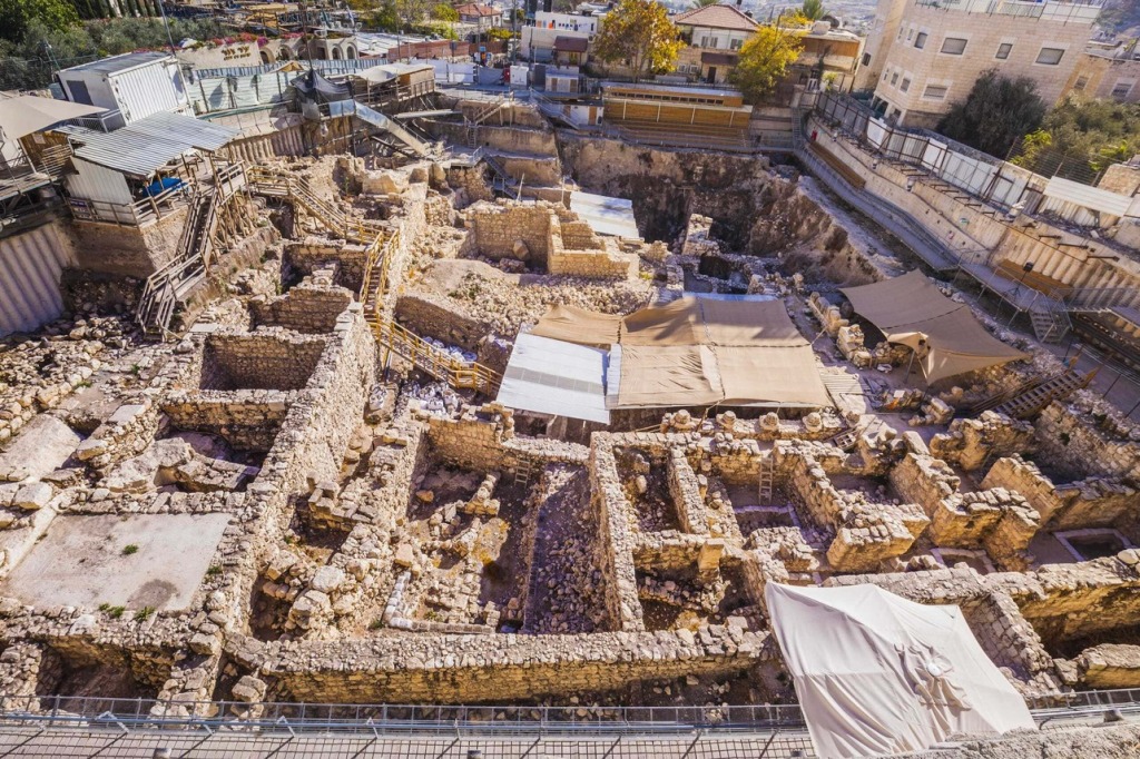ARCHAEONEWS / The most ancient rooftiles found in the Land of Israel were discovered in the City of David [VIDEO]