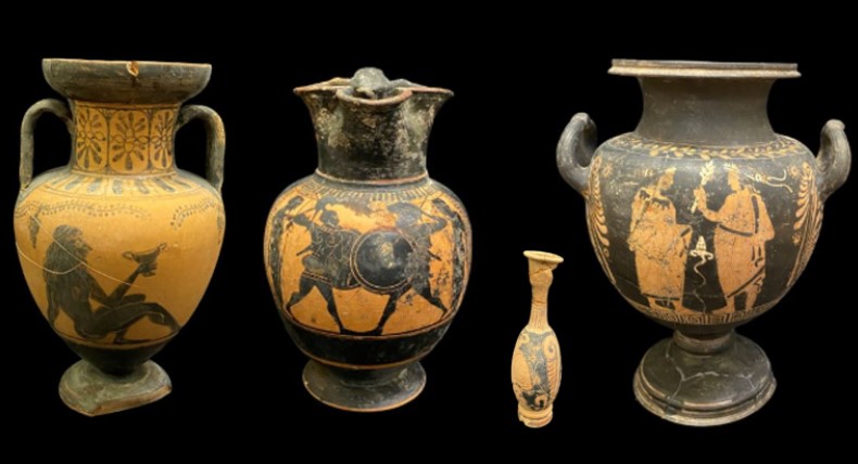 Firenze, i carabinieri TPC consegnano 84 reperti archeologici alla Soprintendenza: tra questi molte ceramiche antiche