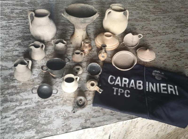 Venezia, recuperate dai carabinieri del TPC 18 ceramiche antiche